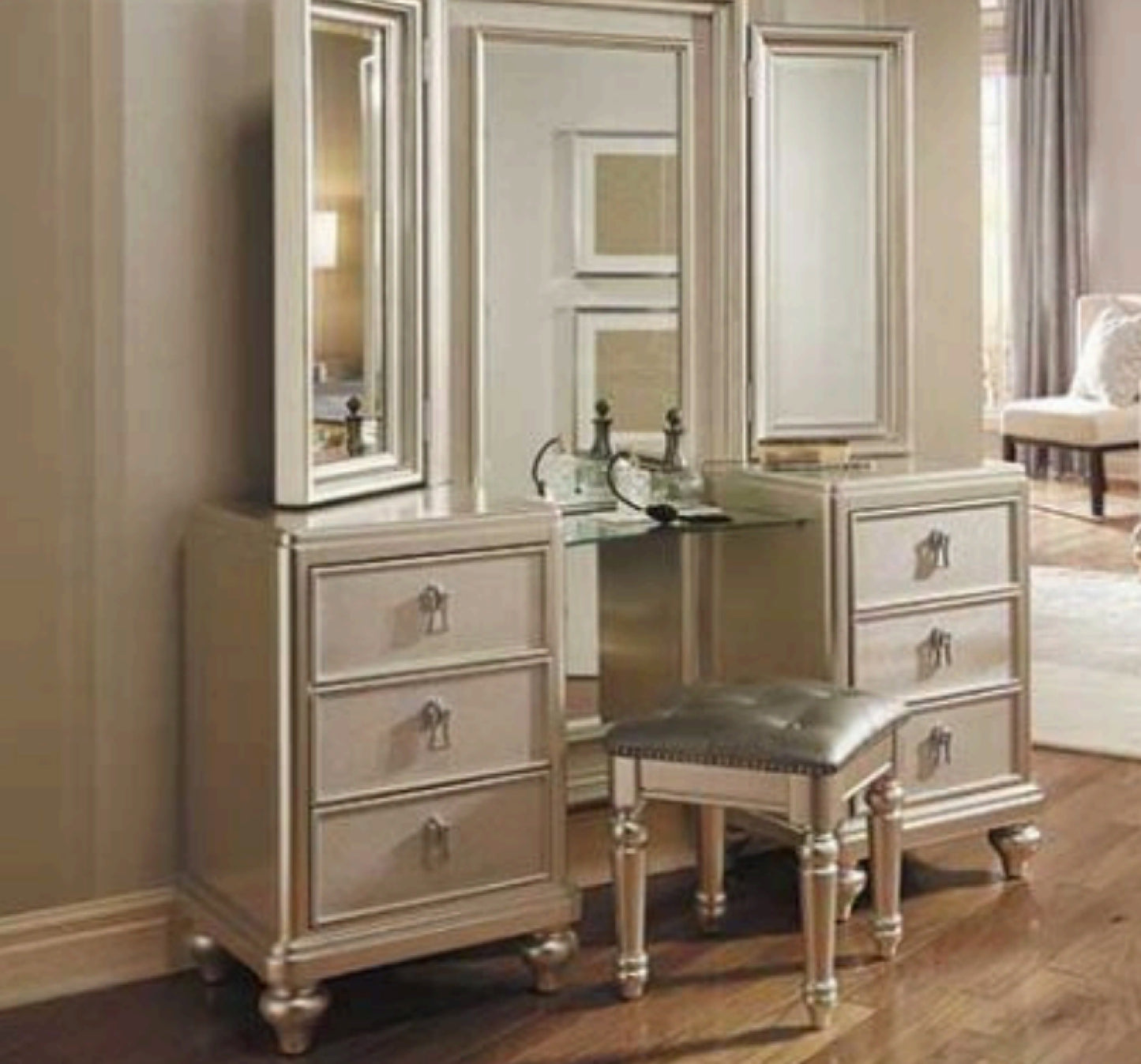 Diva Tri View Mirror Vanity with Stool